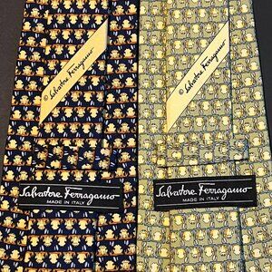 Salvatore Ferragamo Silk Tie Set of 2 Mens neckties with Toad Print Navy, Green